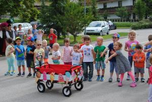 Druženje otrok s stanovalci Centra starejših 3